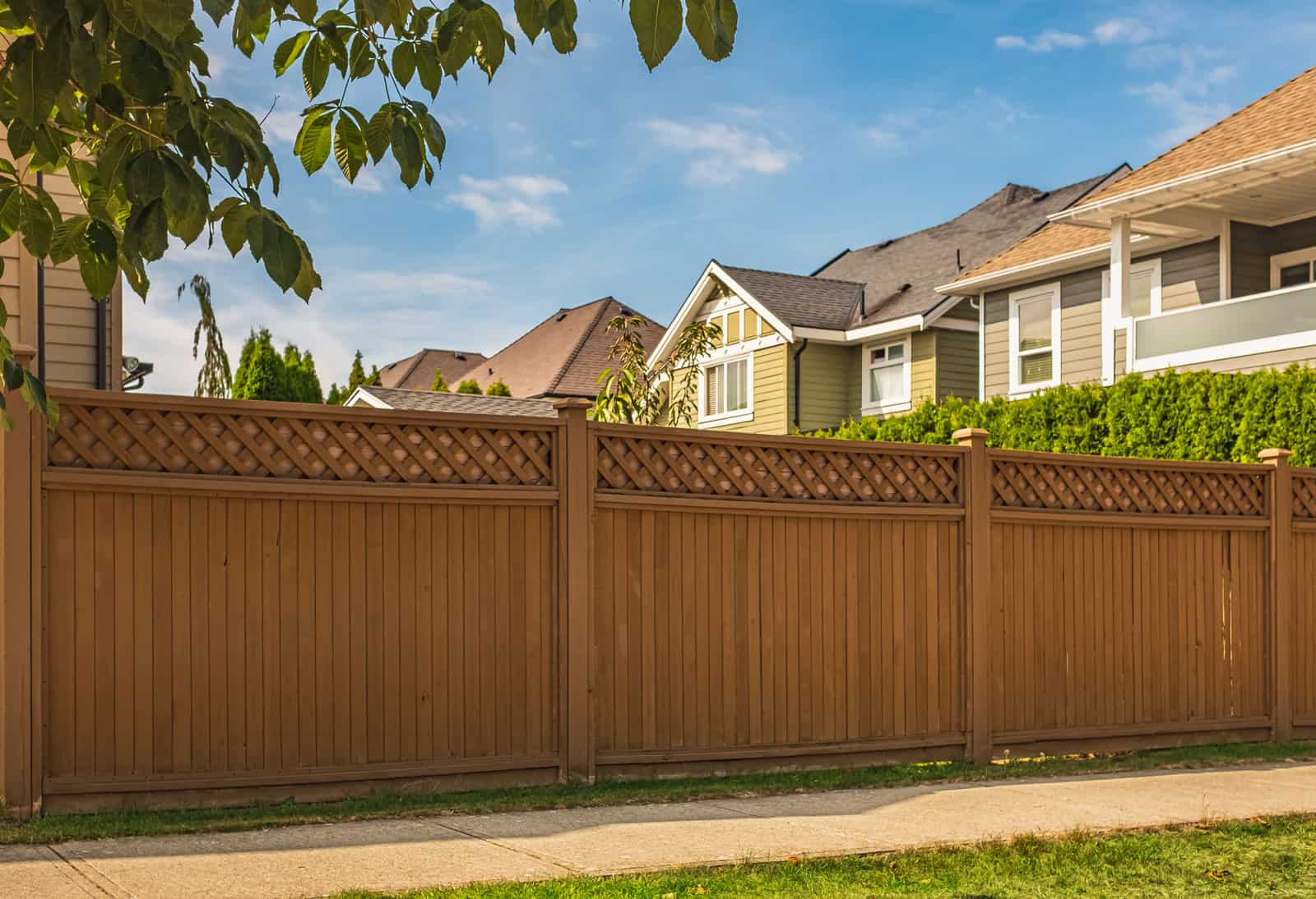 Nice-new-wooden-fence-around-house Pressure Washing Shelby County M